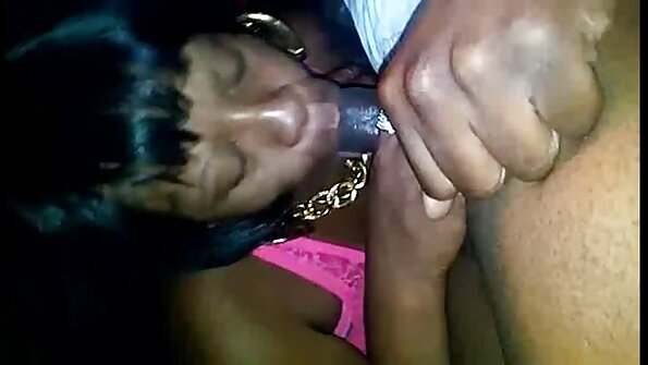 Kučka radi pušenje i jebe joj pičku