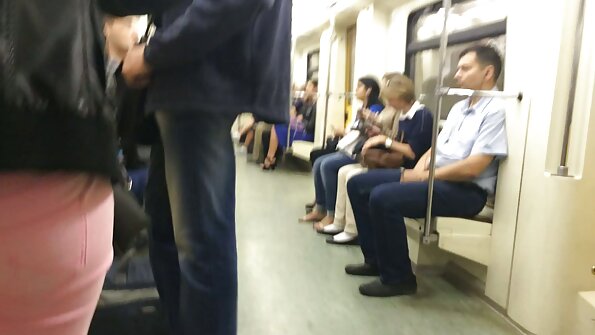 Latino kovrdžavu kosu danas jebe par