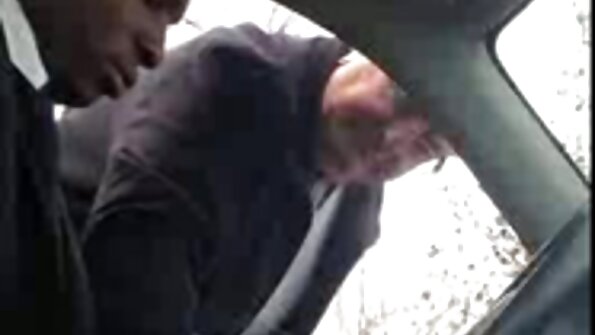 Tinejdžerku i milfu učiteljica prodire u učionici