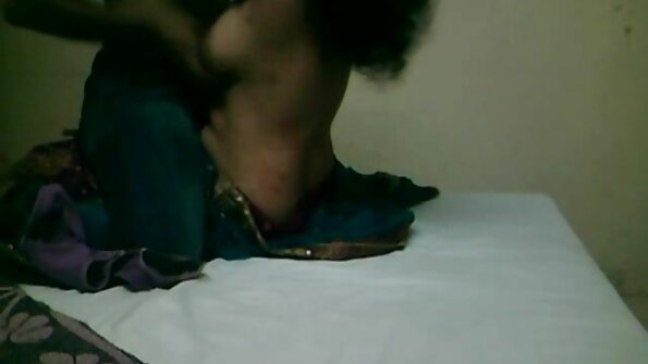 Plavušu zagrije tvrdi i veliki kurac njenog ljubavnika