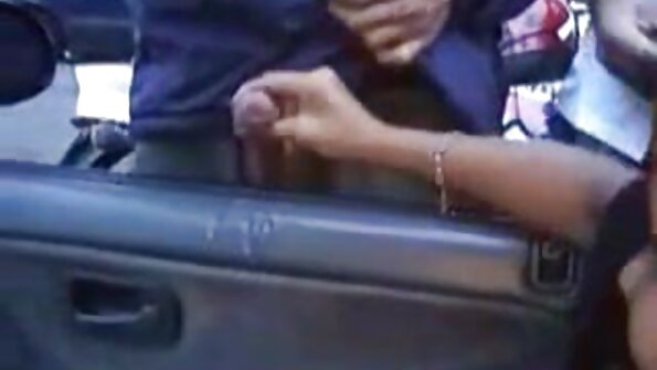 Na sofi se penetrira riba velikih sisa