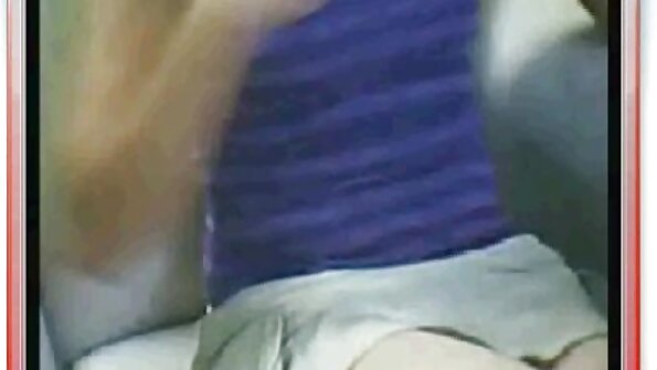 Seksi amaterska cura dobiva puno sperme na dupetu