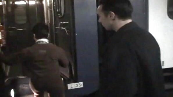 Riba sa sjajnim tetovažama jebe svoju macu