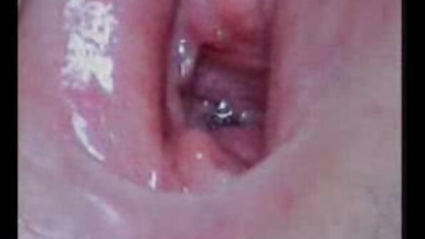 Beba uživa u svom prvom nezaboravnom analnom jebanju