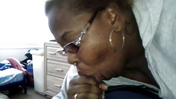 Slatka djevojka je upucana dok joj svršava u lice