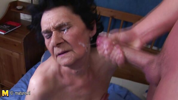 Vruća sobarica jebe se dok ona čisti sobu