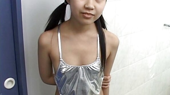 Cali Hayes širom otvara noge za tvrdo bušenje