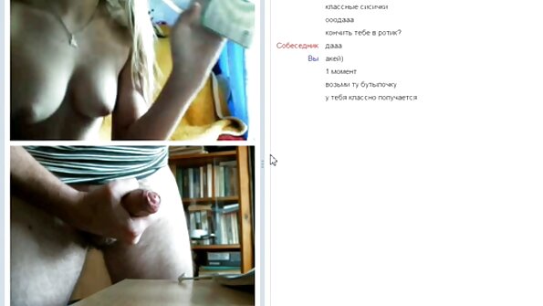 Kučka koja voli da raširi svoje dupe obraze ljubi svoju mokru zadnjicu