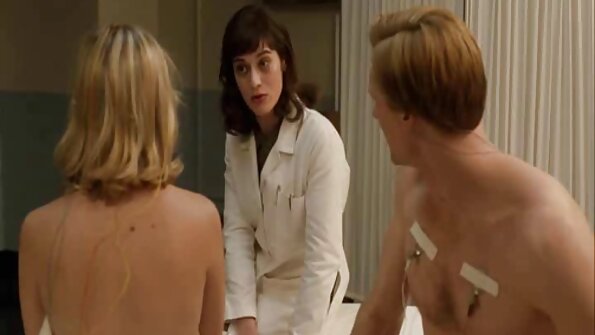 Crna djevojka nije ništa drugo do oblina i voli taj veliki bijeli kurac