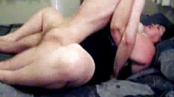 Nevjerovatna Latina s velikim prirodnim sisama sjedi na kurac