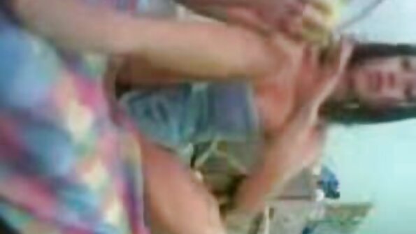 Apsolutno prelijepa plavokosa MILF trenutno treba veliki dong