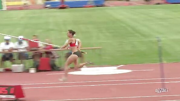 Big ass MILF se udara dok nosi čarape